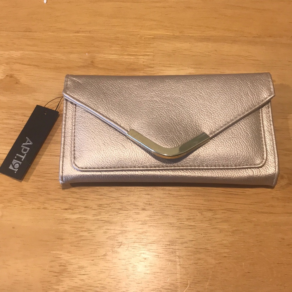 Apartment 9 wallet